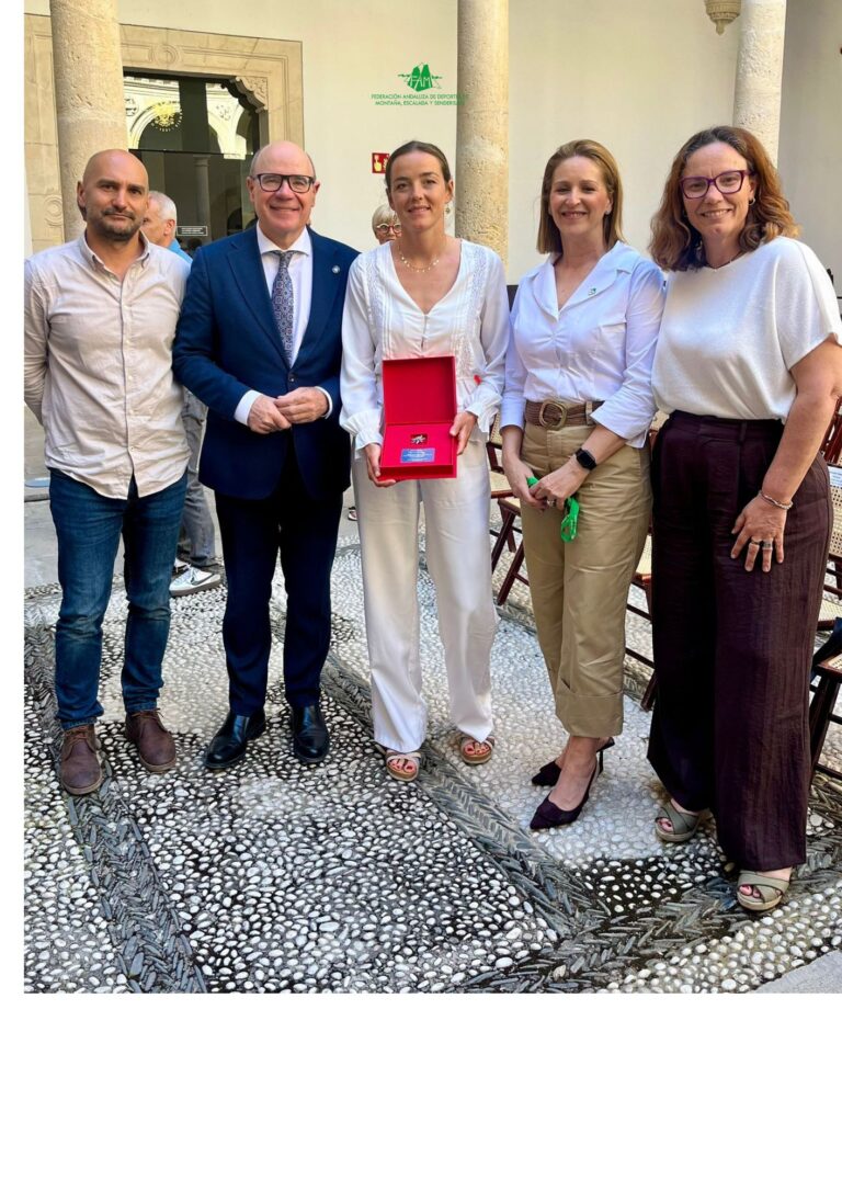 La UGR otorga a Ana Alonso Rodríguez la distinción “Estrella de las Nieves”