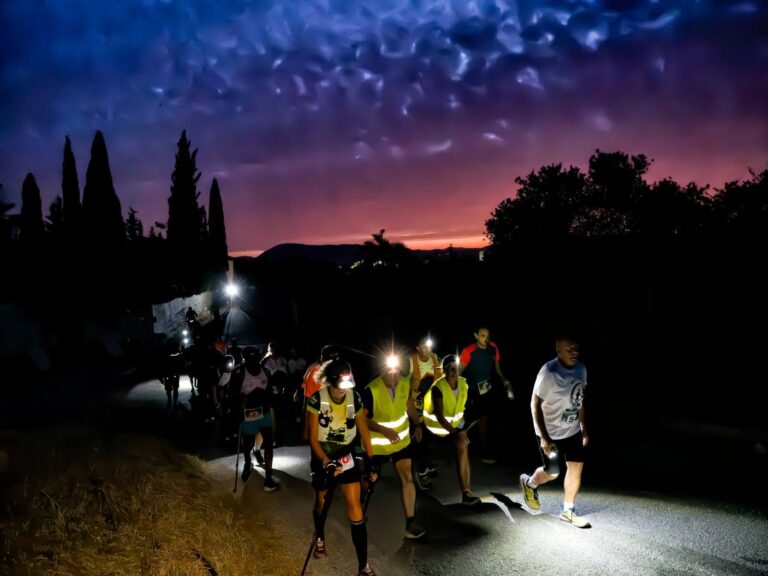 El montañismo andaluz vuelve a mostrar su legado solidario con la CxM y Travesía Popular ‘A la luz de la luna’ celebrada en Alhaurín el Grande
